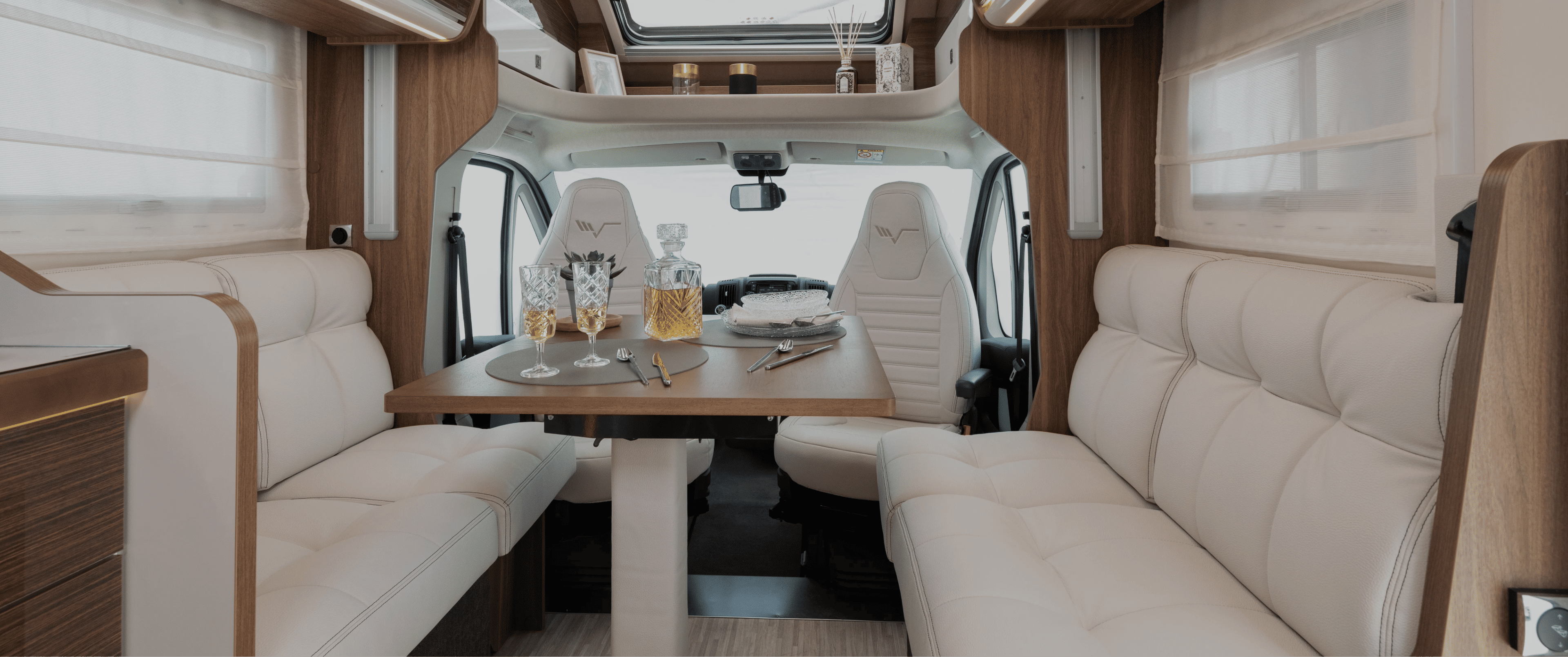 Entdecken Sie unsere Auswahl an Holzplatten und innovativen Materialien, ideal für Wohnmobile und Caravans. Leichtes und hochwertiges Holz
