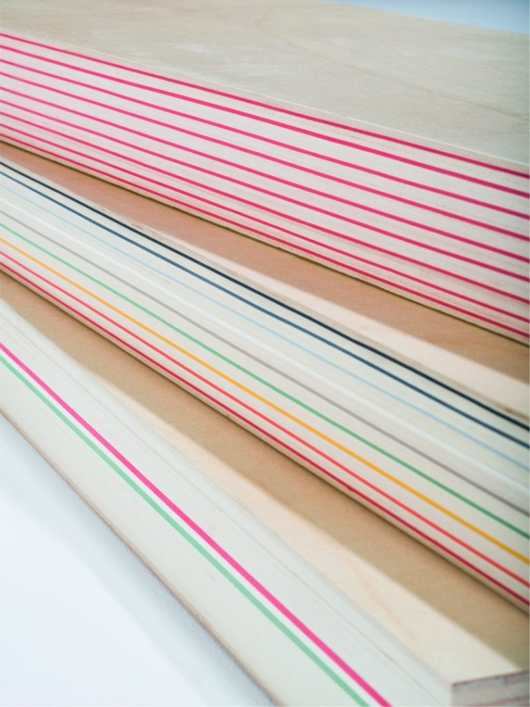 Pannelli Vafer, Augmented Material di Filippi 1971: interlaminazione di legno e VittEr®, il multistrato compatto in carta FSC®. Alta resistenza, leggerezza e design per arredi sostenibili e innovativi. - Filippi 1971