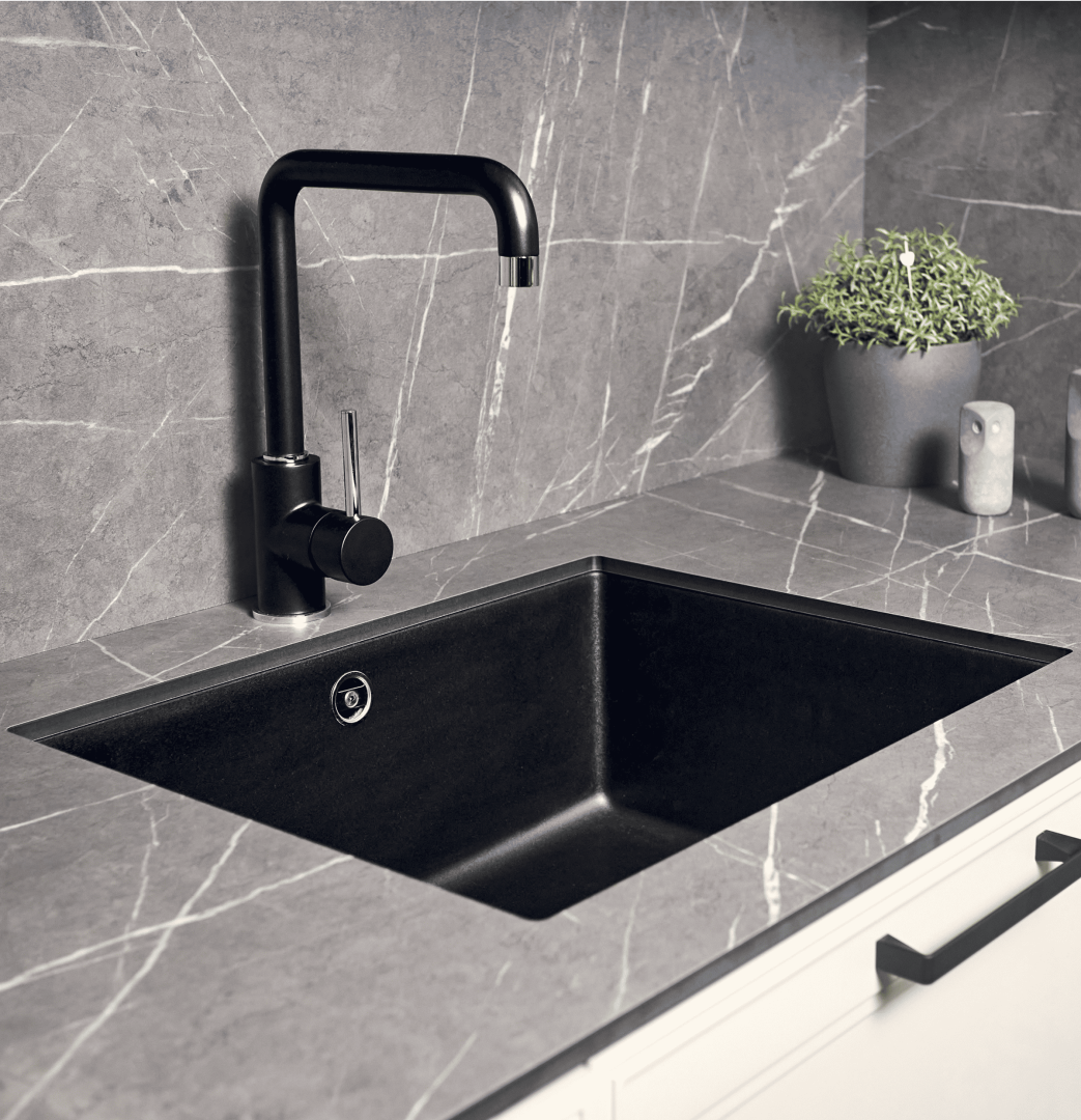 To complement the melamine surfaces, we produce digitally printed laminates, with or without phenolics, with a thickness of 0.9 mm-3